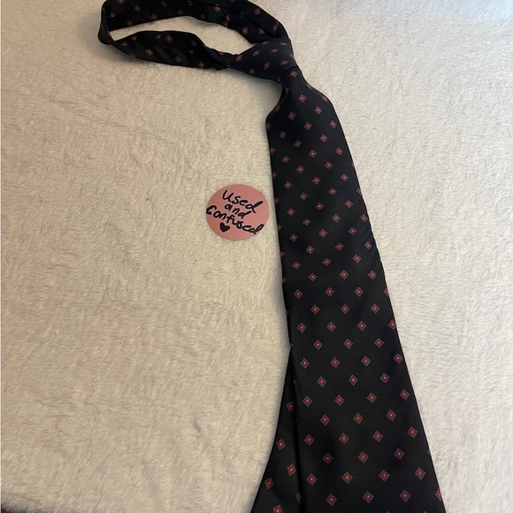 Classic Black Tie with Red Diamond Pattern - Picture 1 of 6